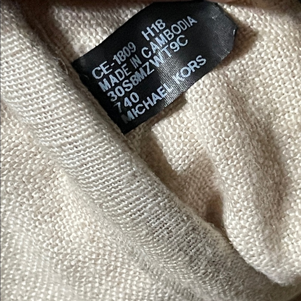 Michael Kors Island Large Grab Bag - Picture 13 of 16